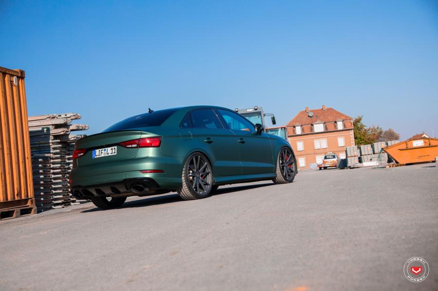  Audi RS3 Sedan on Vossen Wheels (VPS-301) 2018 года  (фото 23 из 57)